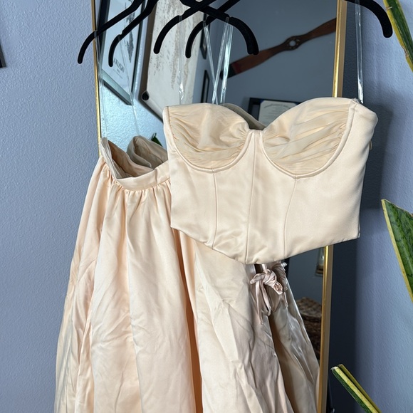 House of cb ‘Perfect’ Peach Satin Corset and Skirt NWOT - Picture 4 of 10